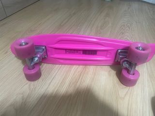 Monopatín rosa sin usar