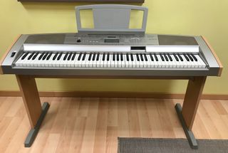 Teclado Electrónico Yamaha DGX 500