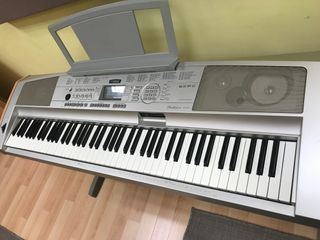 Teclado Electrónico Yamaha DGX 500