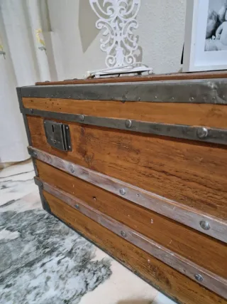Baúl de madera y metal restaurado