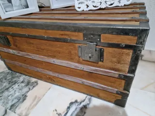 Baúl de madera y metal restaurado