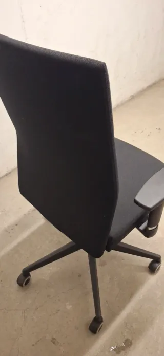 Silla de oficina negra