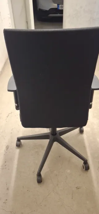 Silla de oficina negra