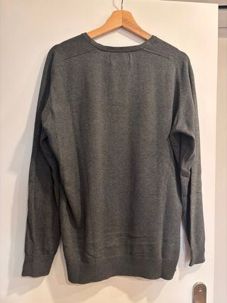 Camisola cinzenta de malha com padrão