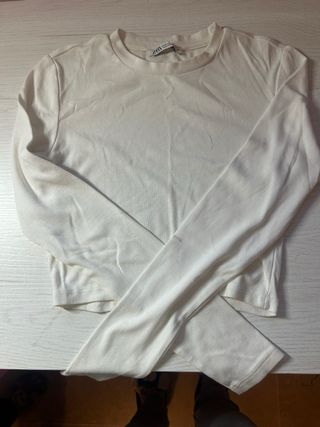 Camiseta Zara manga larga crop blanca
