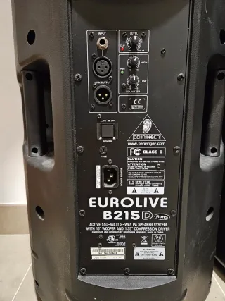 2 Altavoces activos Behringer B215D