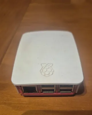 Raspberry Pi 3 Modelo B+ con Carcasa