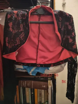 Chaquetilla flamenca negra y roja