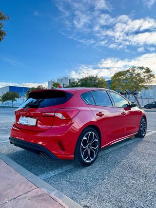Ford Focus ¡Garantia Oficial!