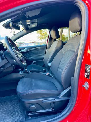 Ford Focus ¡Garantia Oficial!