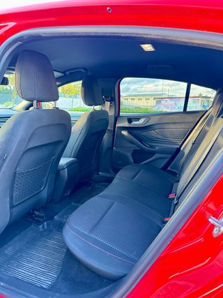 Ford Focus ¡Garantia Oficial!