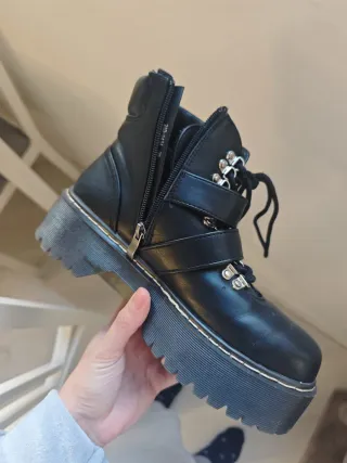 Botas chica con hebillas