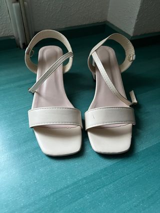 Sandalias tacón beige