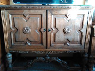 Mueble antiguo madera trabajada