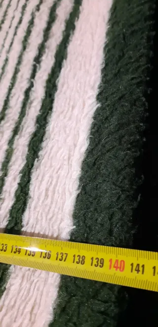 Alfombra de rayas verdes y blancas