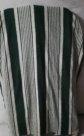 Alfombra de rayas verdes y blancas