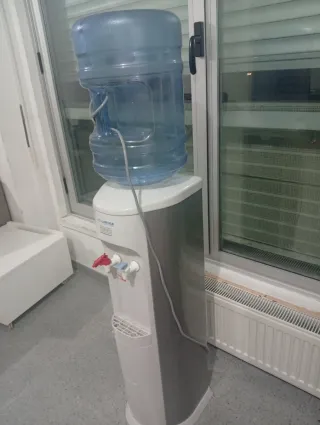 Ocasión Dispensador de agua con botellón