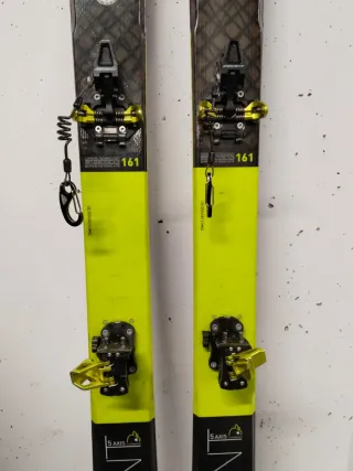 Equipo de esqui de travesía, pieles foca y botas