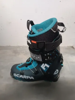 Equipo de esqui de travesía, pieles foca y botas