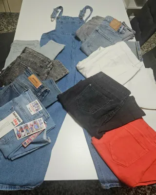 9 Vaqueros mujer tallas 40, 42, 44 y 1 peto tall S