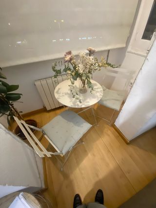 Tavolo rotondo e 2 sedie pieghevoli