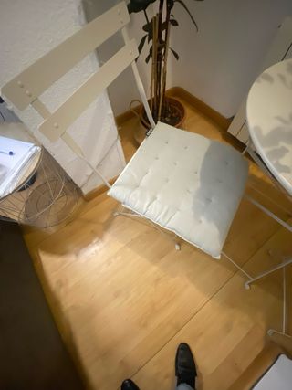 Tavolo rotondo e 2 sedie pieghevoli