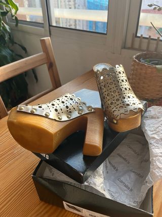 OFERTA! SANDALIAS/ZUECOS PIEL TACON NUEVO