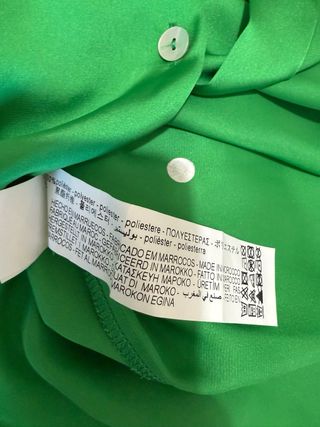 Blusa/Camisa verde acetinada