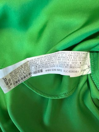 Blusa/Camisa verde acetinada