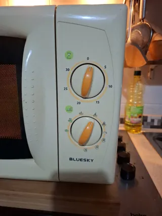 Microondas Bluesky con grill.garantia3 meses