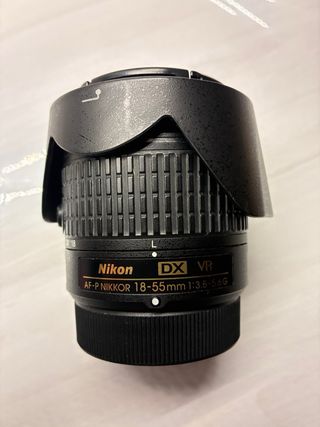 Cámara Nikon D5300 y tres objetivos.