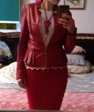 Chaqueta roja con cremallera