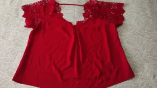 Blusa roja encaje
