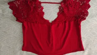 Blusa roja encaje