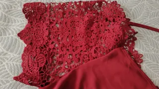 Blusa roja encaje