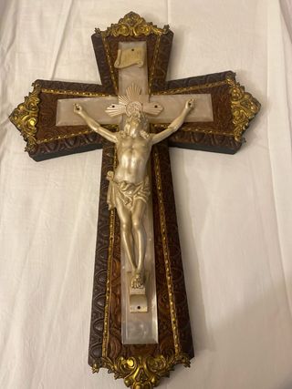 Crucifijo Madera y Nácar