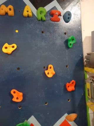 Rocódromo infantil con letras MARCO