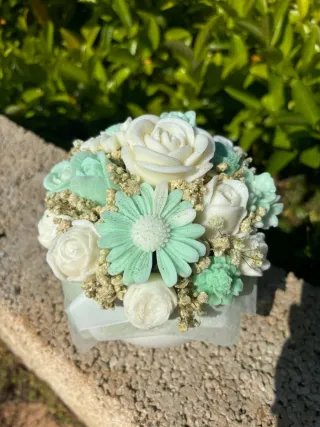 Profumato Bouquet Cera Fiori Bianchi e Verdi