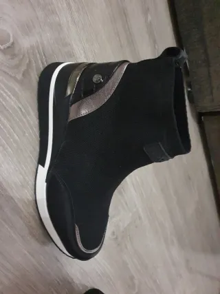 Botines negros y plateados X Ti