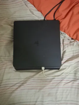 PS4 (PlayStation 4) Negra + 2 Mandos + 5 Juegos