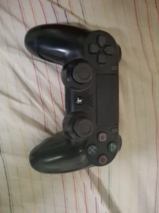 PS4 (PlayStation 4) Negra + 2 Mandos + 5 Juegos
