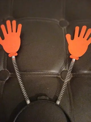 Cerchietto con mani a molla