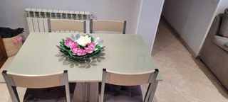 Mesa comedor y 4 sillas