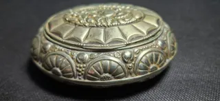 Antigua cajita Art Nouveau