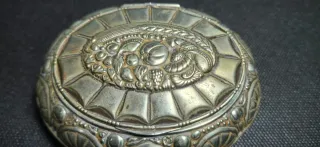 Antigua cajita Art Nouveau