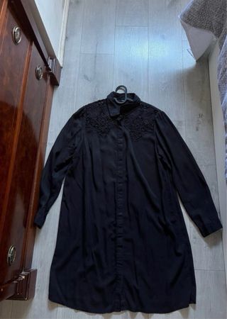 Vestido negro. Kiabi