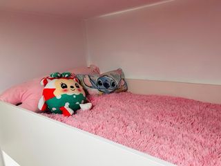 Cama juvenil con escritorio blanco