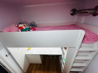 Cama juvenil con escritorio blanco