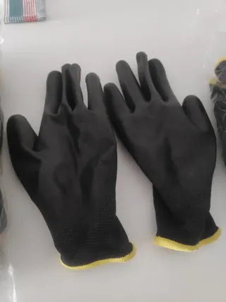 Guantes de poliuretano negros