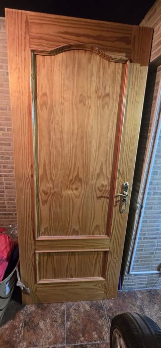 Puerta de madera maciza 82x203